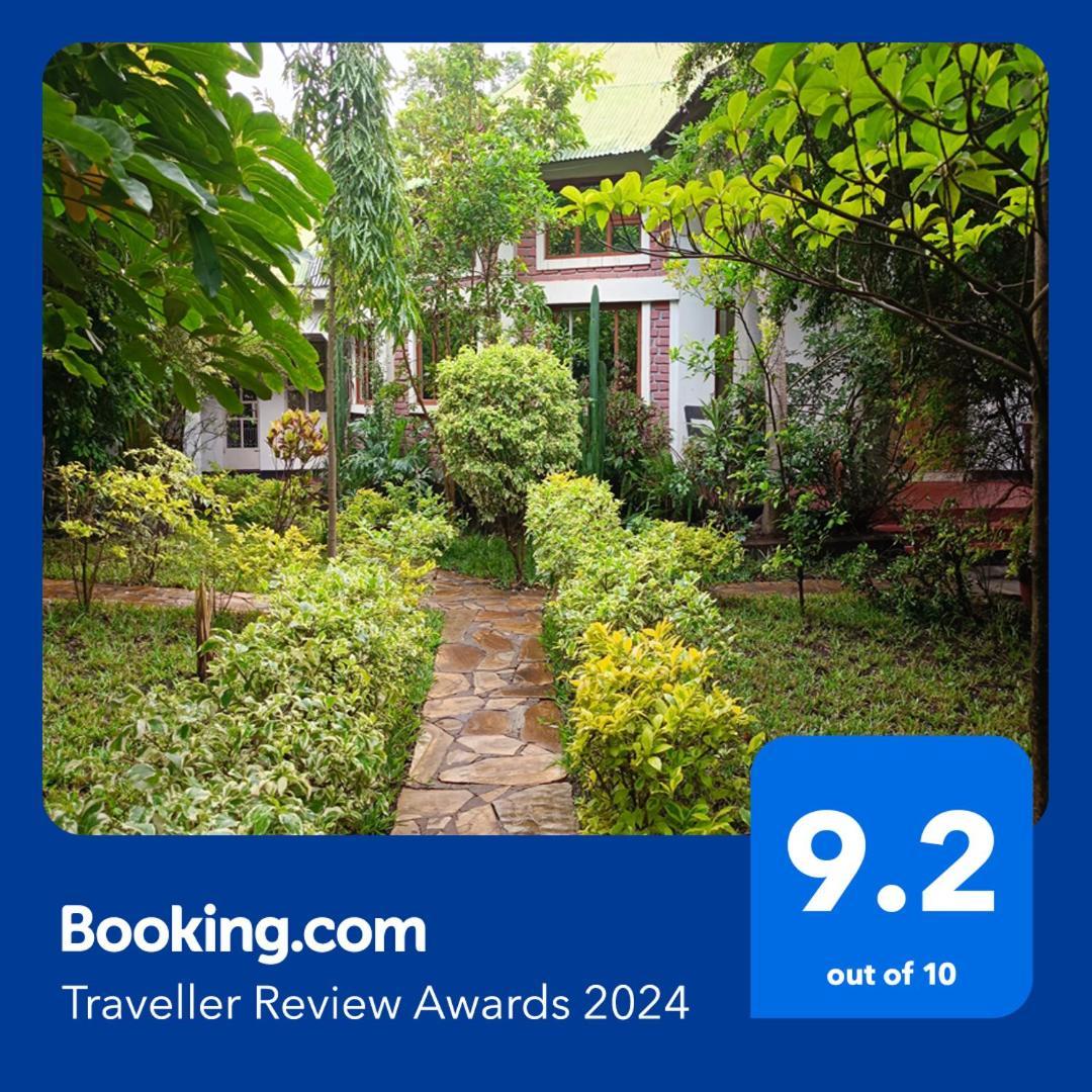 Shamba Hostel Usa River 외부 사진